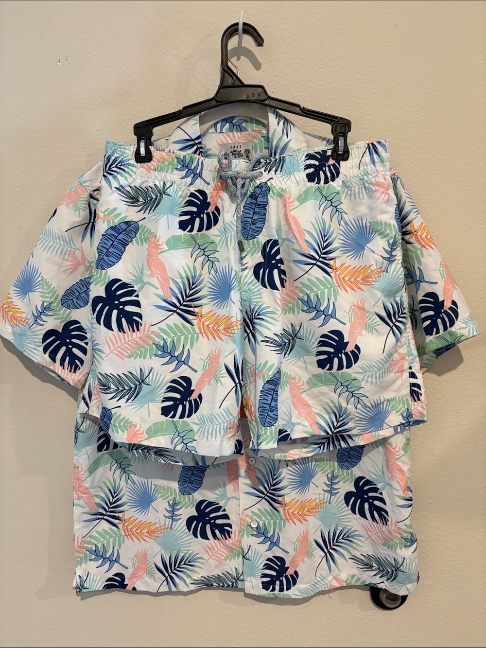 Button up shirt and shorts Two-Piece Set multicolor  palm and monstera leaf NWT